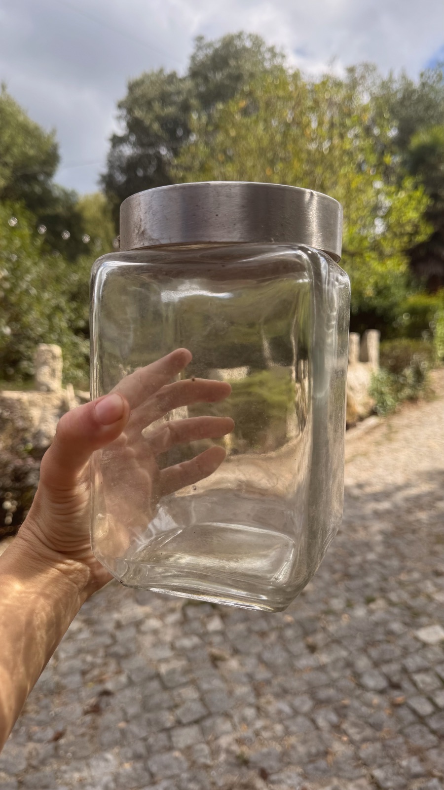 Glass jar